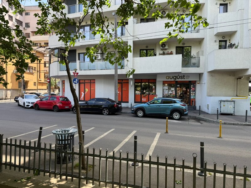 Tepes Voda nr. 66-72, spatiu comercial de vanzare.