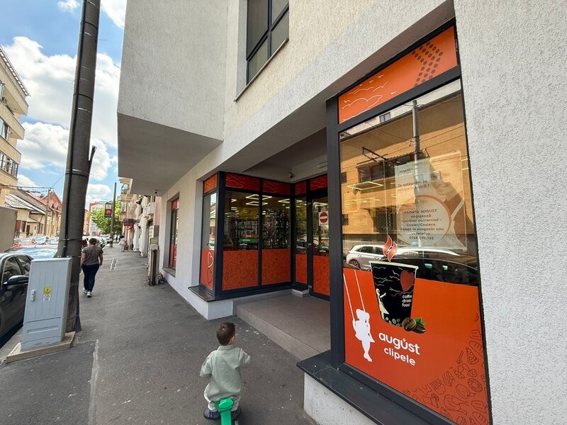 Tepes Voda nr. 66-72, spatiu comercial de vanzare.