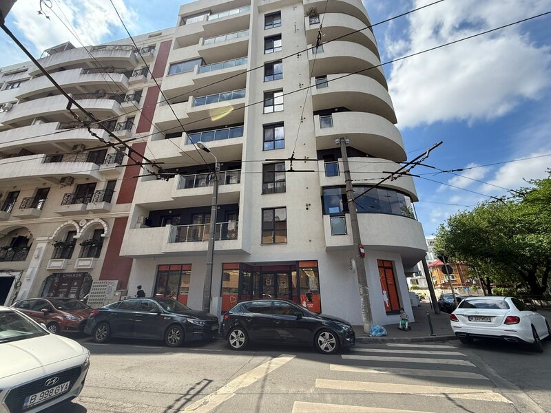 Tepes Voda nr. 66-72, spatiu comercial de vanzare.