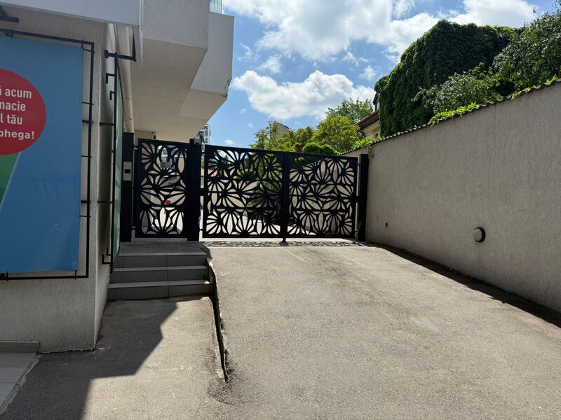Tepes Voda nr. 66-72, spatiu comercial de vanzare.