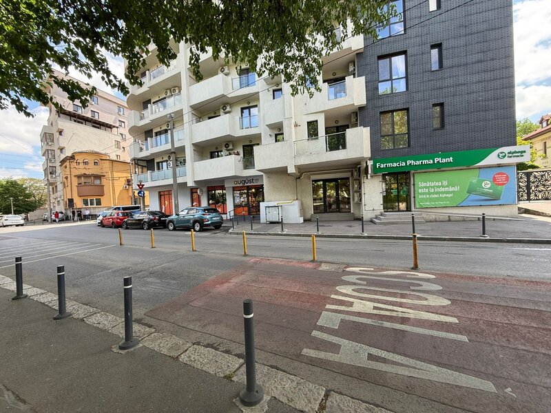 Tepes Voda nr. 66-72, spatiu comercial de vanzare.