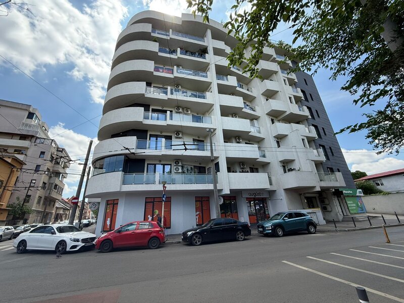 Tepes Voda nr. 66-72, spatiu comercial de vanzare.